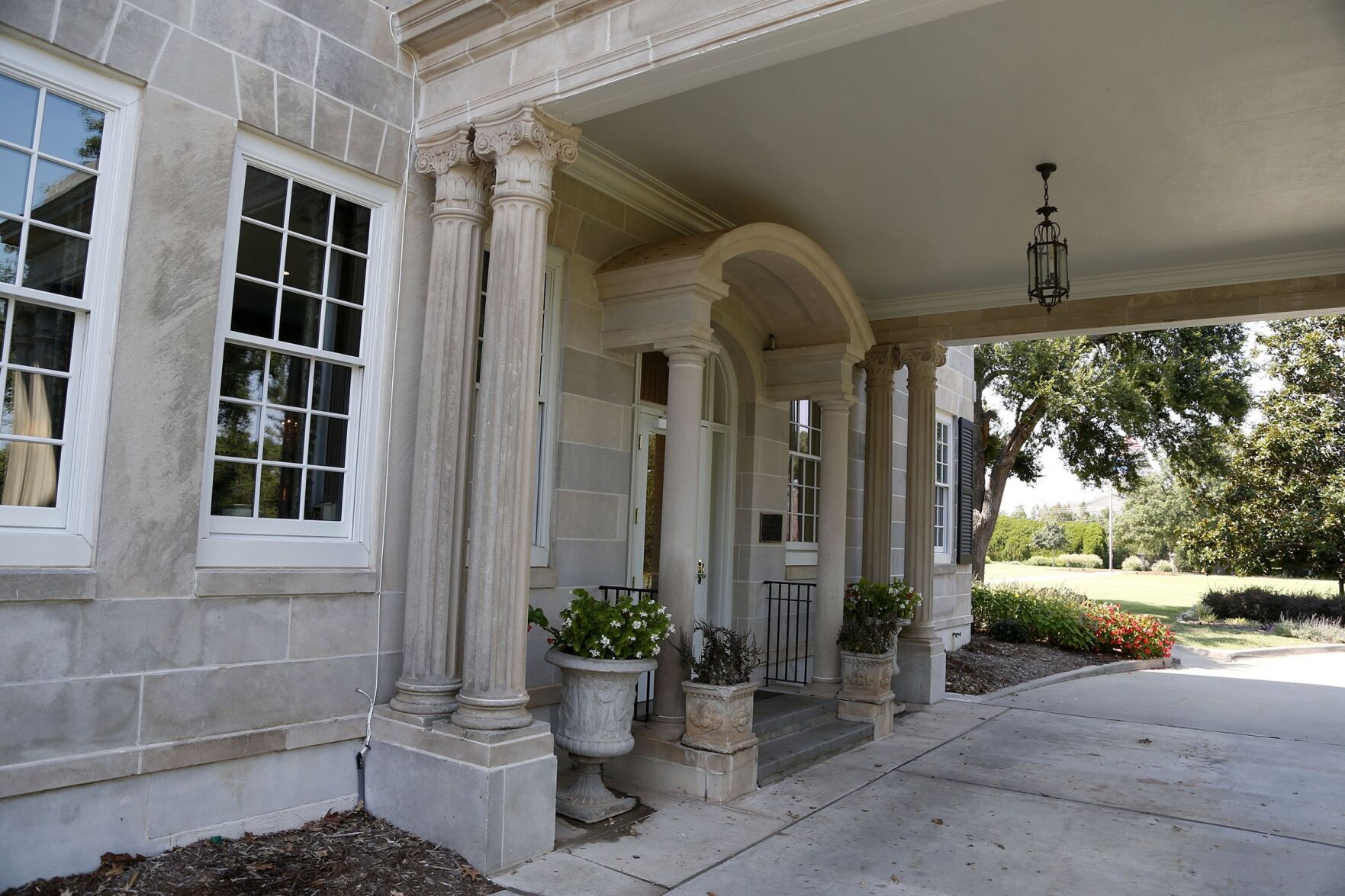 Gov Mansion